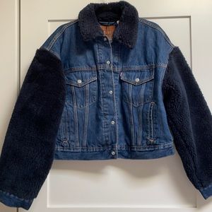 NWT Levi’s quilt lined Sherpa trucker size L